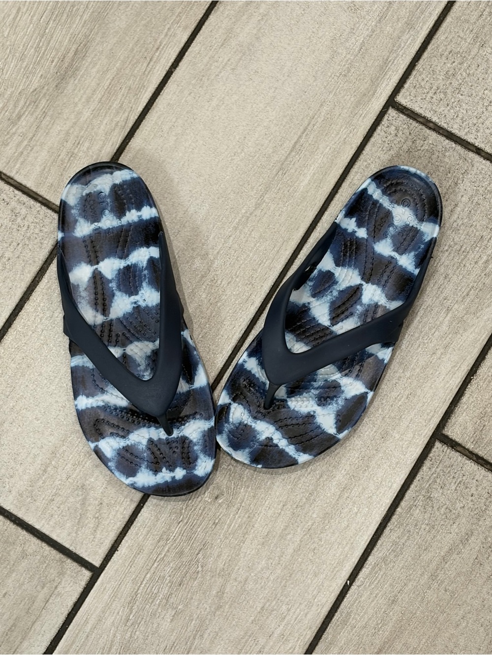 Creo Women Navy Blue Tie-Dye Flip Flops 7